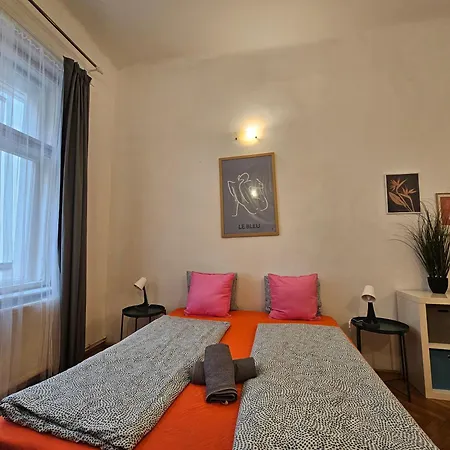 אכסניה Vibrant Center *